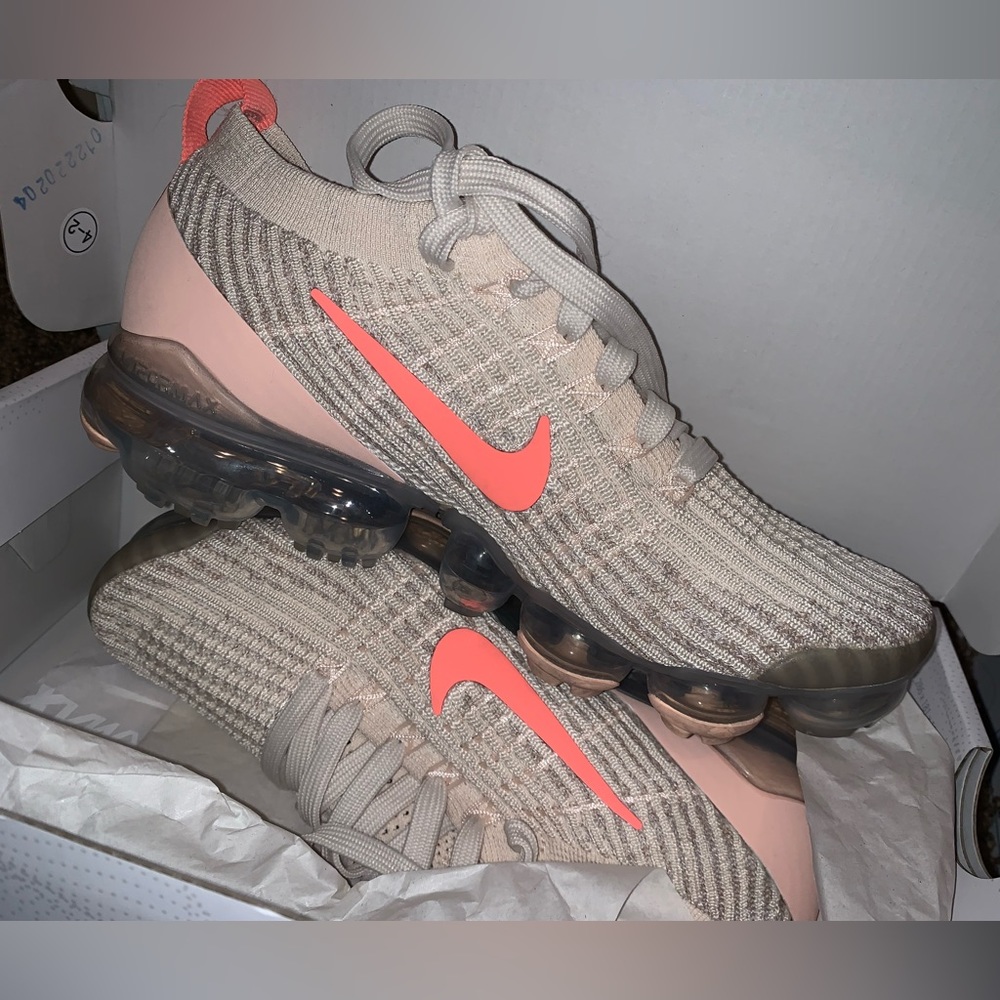 Womens Nike vapormax pink
